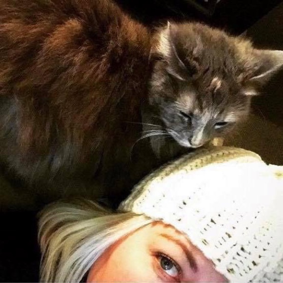 Meet your Posher, Cate - Picture 2 of 4